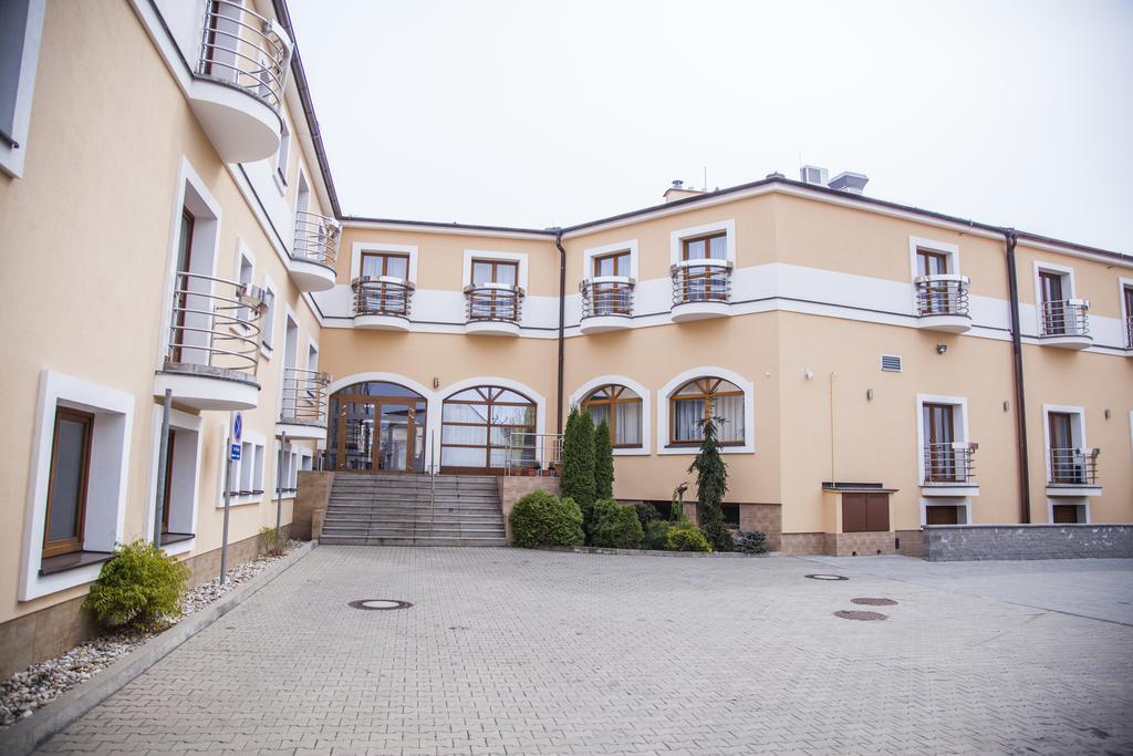 Hotel Eminent Злате Моравце Екстер'єр фото
